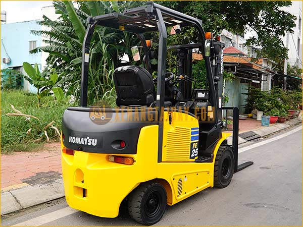 Xe nâng điện ngồi lái KOMATSU FE25-1 gắn pin lithum 72V - 340Ah PKGFF72340