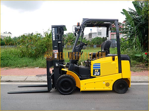 Xe nâng điện ngồi lái KOMATSU FE25-1 gắn pin lithum 72V - 340Ah PKGFF72340