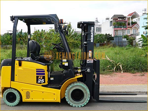 Xe nâng điện ngồi lái KOMATSU FE25-1 gắn pin lithum 72V - 340Ah PKGFF72340