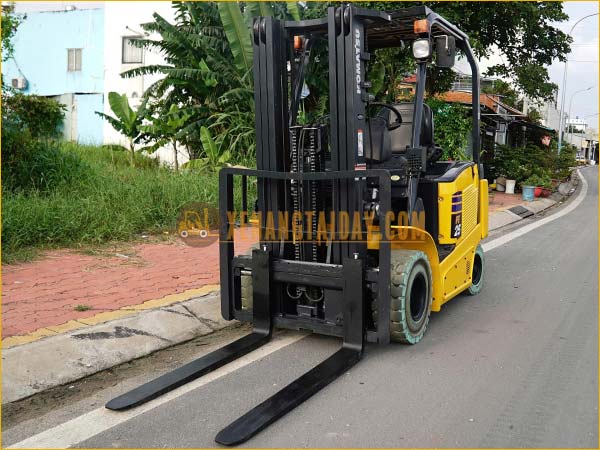 Xe nâng điện ngồi lái KOMATSU FE25-1 gắn pin lithum 72V - 340Ah PKGFF72340