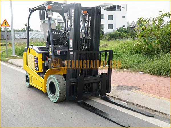 Xe nâng điện ngồi lái KOMATSU FE25-1 gắn pin lithum 72V - 340Ah PKGFF72340
