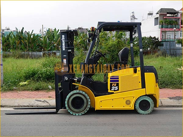 Xe nâng điện ngồi lái KOMATSU FE25-1 gắn pin lithum 72V - 340Ah PKGFF72340