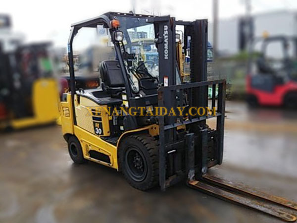 Xe nâng điện ngồi lái KOMATSU FE30-1