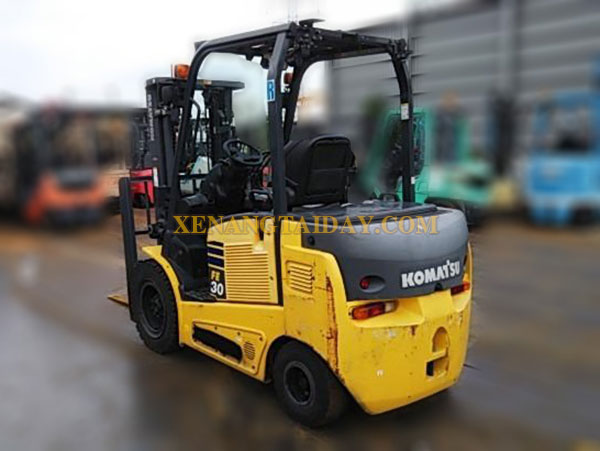 Xe nâng điện ngồi lái KOMATSU FE30-1