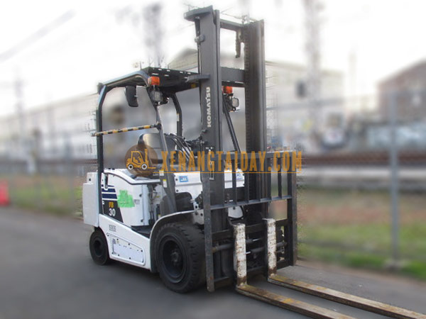 Xe nâng điện ngồi lái KOMATSUFB30-12
