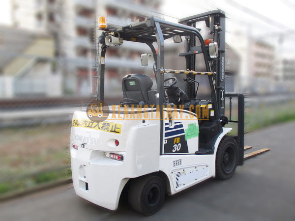 Xe nâng điện ngồi lái KOMATSUFB30-12