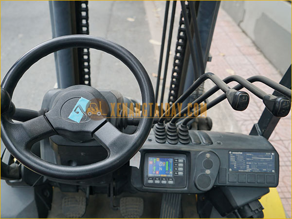 Xe nâng điện ngồi lái KOMATSU FE30-1