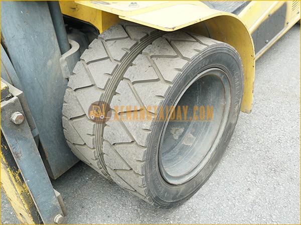 Xe nâng điện ngồi lái KOMATSU FE30-1