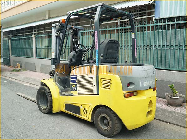 Xe nâng điện ngồi lái KOMATSU FE30-1