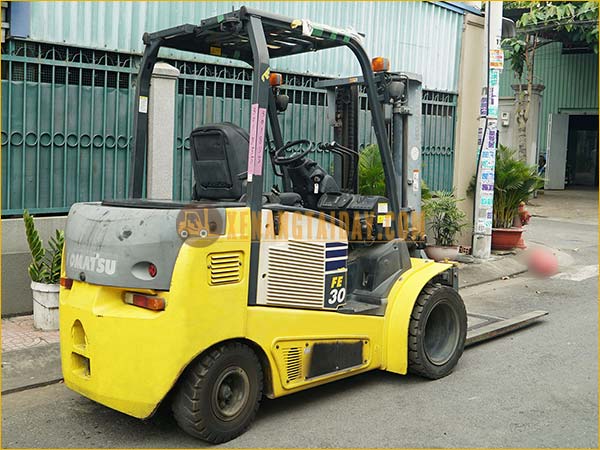 Xe nâng điện ngồi lái KOMATSU FE30-1