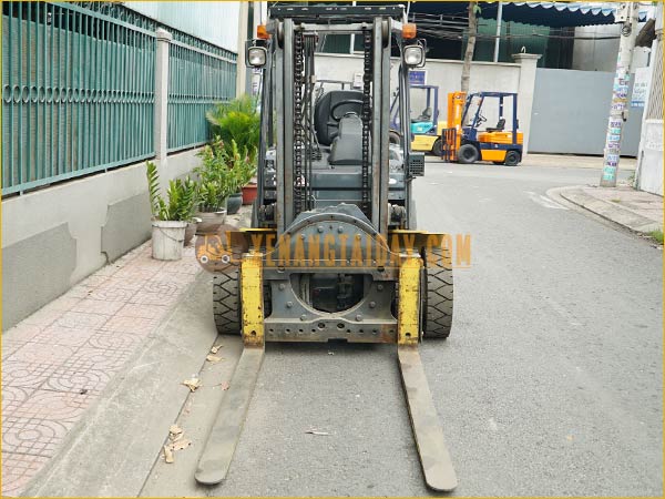 Xe nâng điện ngồi lái KOMATSU FE30-1