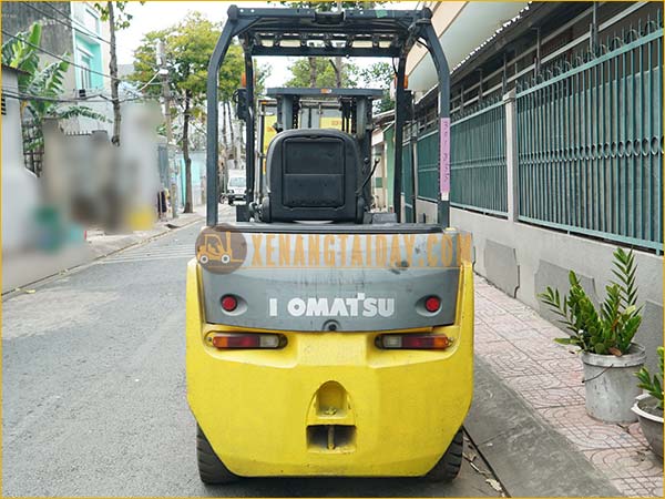 Xe nâng điện ngồi lái KOMATSU FE30-1