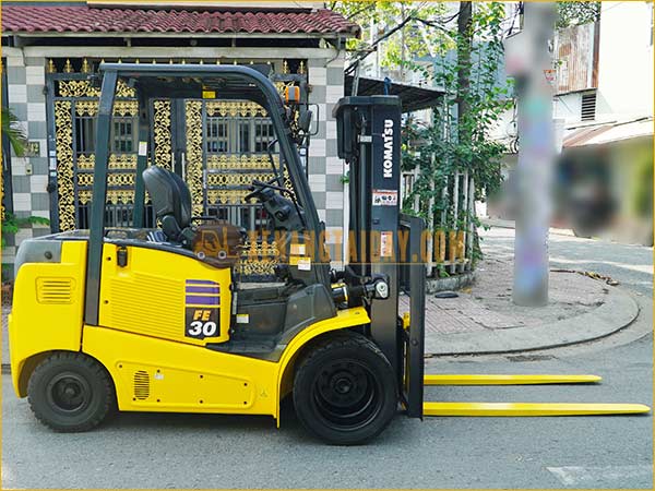 Xe nâng điện ngồi lái KOMATSU FE30-1 gắn bình điện axít chì 72V - 485Ah LIFTTOP VTDX485MH
