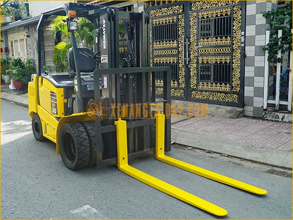 Xe nâng điện ngồi lái KOMATSU FE30-1 gắn bình điện axít chì 72V - 485Ah LIFTTOP VTDX485MH