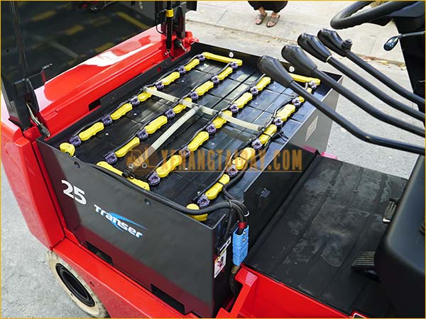 Xe nâng điện ngồi lái NICHIYU FB25PN-77-300AF