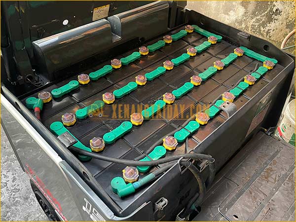 Xe nâng điện ngồi lái TCM FB15-7
