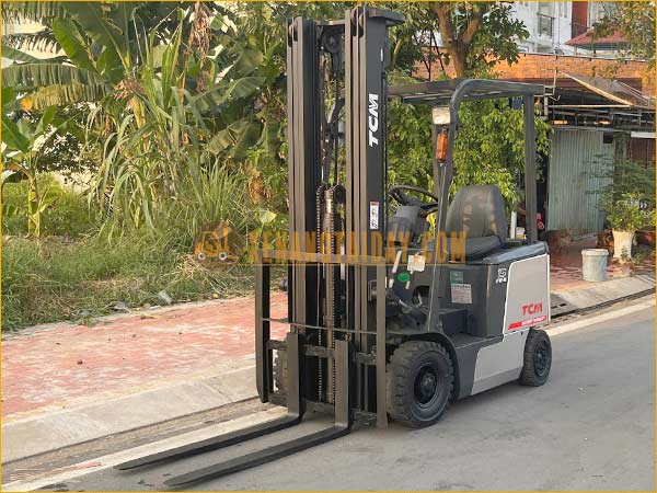 Xe nâng điện ngồi lái TCM FB15-7