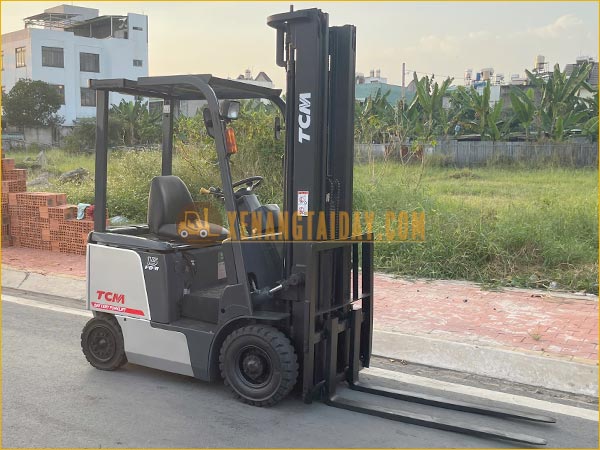 Xe nâng điện ngồi lái TCM FB15-7