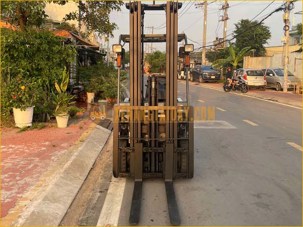 Xe nâng điện ngồi lái TCM FB15-7