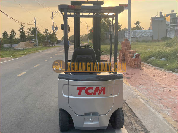 Xe nâng điện ngồi lái TCM FB15-7