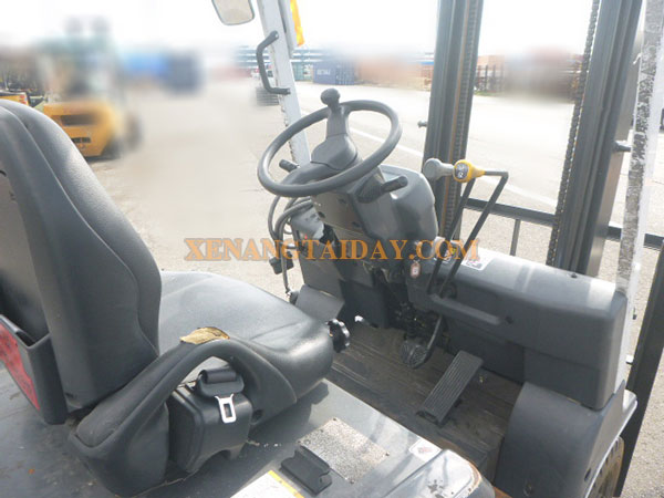 Xe nâng điện ngồi lái TCM FB15-8