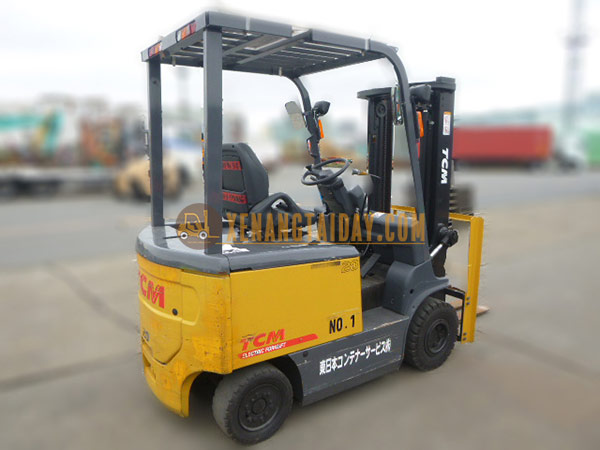 Xe nâng điện ngồi lái TCM FB20-8