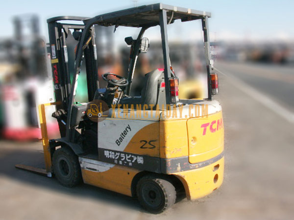 Xe nâng điện ngồi lái TCM FB25-6