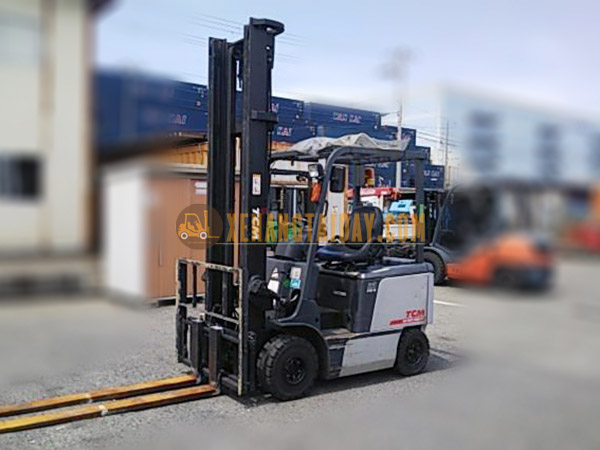 Xe nâng điện ngồi lái TCM FB25-7.