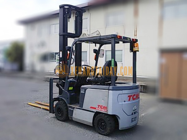 Xe nâng điện ngồi lái TCM FB25-7.