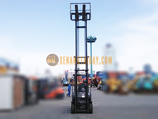 Xe nâng điện ngồi lái TCM FB25-7.