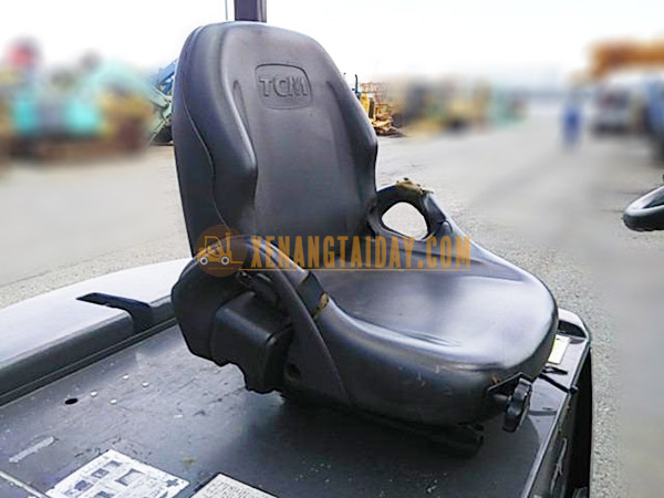 Xe nâng điện ngồi lái TCM FB25-7.