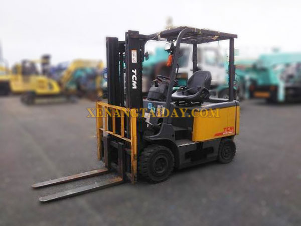 Xe nâng điện ngồi lái TCM FB25-8