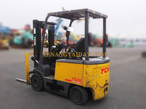 Xe nâng điện ngồi lái TCM FB25-8