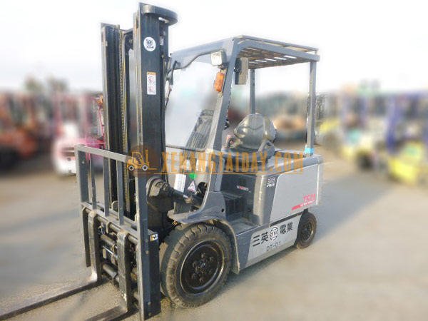 Xe nâng điện ngồi lái TCM FB30-7