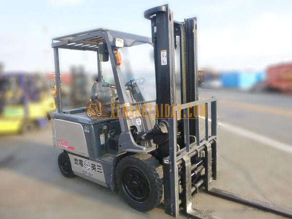 Xe nâng điện ngồi lái TCM FB30-7