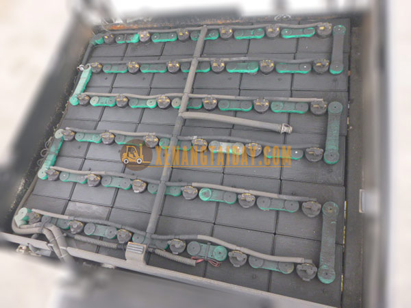 Xe nâng điện ngồi lái TCM FB30-8