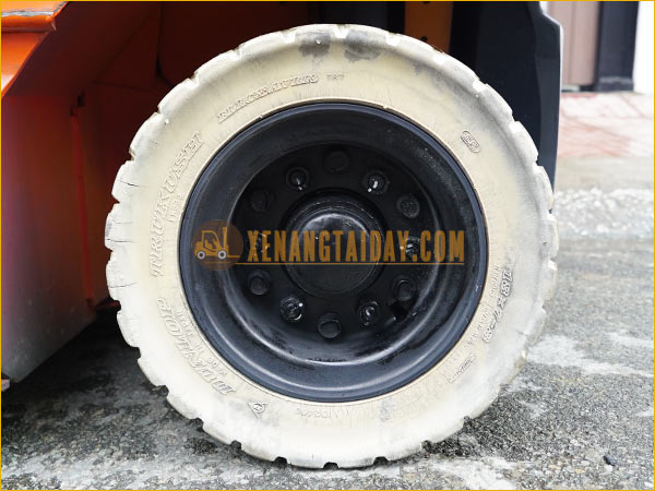Xe nâng điện ngồi lái TOYOTA 7FB20