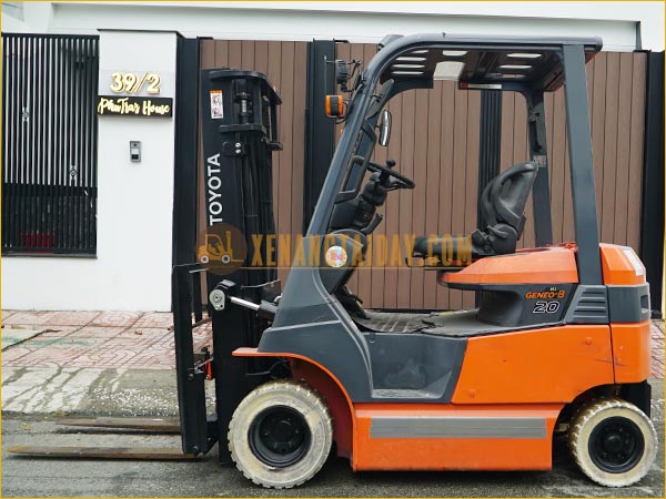 Xe nâng điện ngồi lái TOYOTA 7FB20