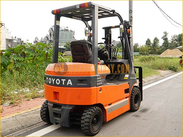 Xe nâng điện ngồi lái TOYOTA 7FB20