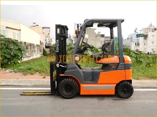 Xe nâng điện ngồi lái TOYOTA 7FB20