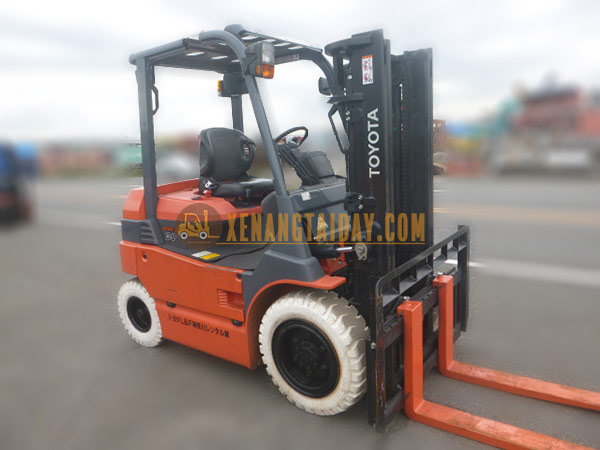 Xe nâng điện ngồi lái TOYOTA 7FB30