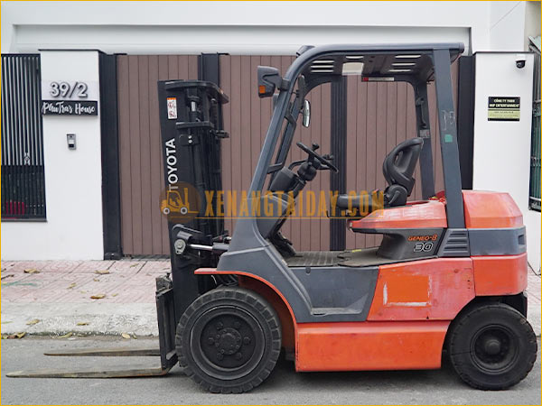 Xe nâng điện ngồi lái TOYOTA 7FB30