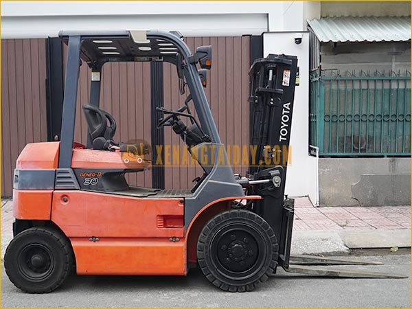 Xe nâng điện ngồi lái TOYOTA 7FB30