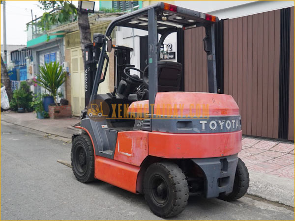 Xe nâng điện ngồi lái TOYOTA 7FB30