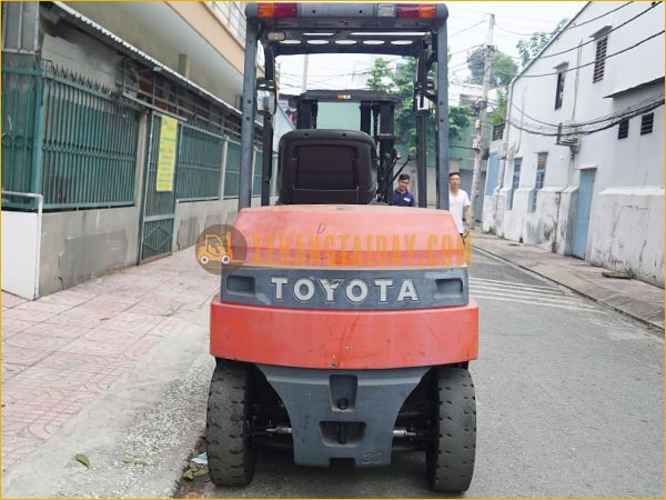Xe nâng điện ngồi lái TOYOTA 7FB30