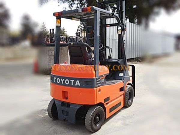 Xe nâng điện ngồi lái TOYOTA 7FBH15