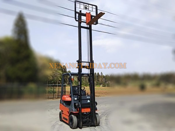 Xe nâng điện ngồi lái TOYOTA 7FBH15