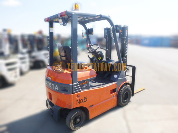 Xe nâng điện ngồi lái TOYOTA 7FBH15