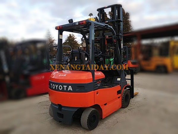 Xe nâng điện ngồi lái TOYOTA 7FBH25
