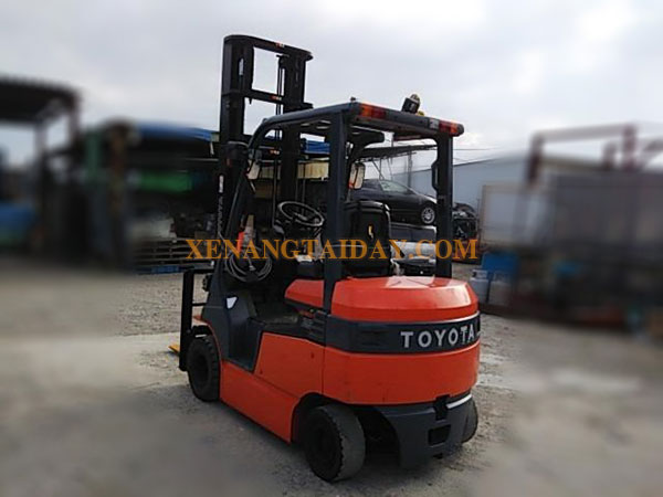 Xe nâng điện ngồi lái TOYOTA 7FBH25